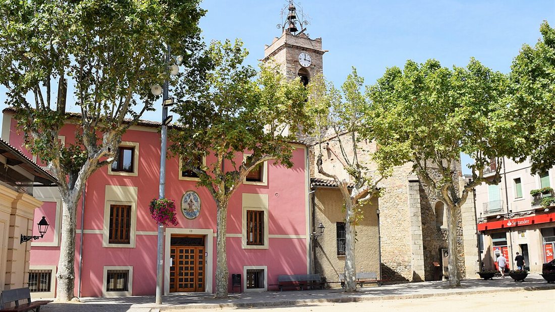 Plaza del Ayuntamiento de Alella en Barcelona